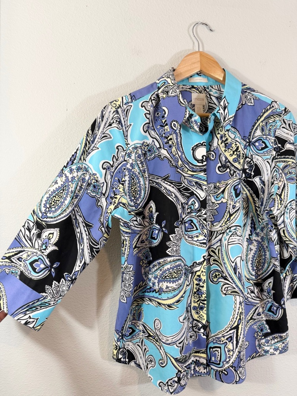 Chico’s No Iron Button Up Shirt Size 1.5 US M/10 Purple Blue Paisley 3/4 Sleeve - Picture 4 of 10